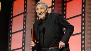 Judd Hirsch Accepts Best Supporting Actor Award