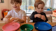 MICAH AND LUCA PEEL AN EGG!