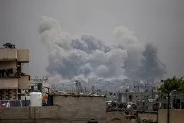 News Wrap: Israel strikes Houthi-controlled ports in Yemen