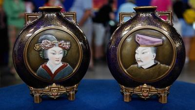 Appraisal: 1873 Royal Worcester Japonisme Flask Vases