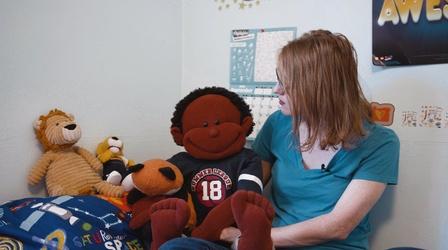 Video thumbnail: Puppet Friends Emily & Juan: Lonely (Spanish CC)