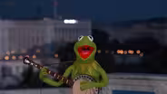 Kermit the Frog Performs "Rainbow Connection"