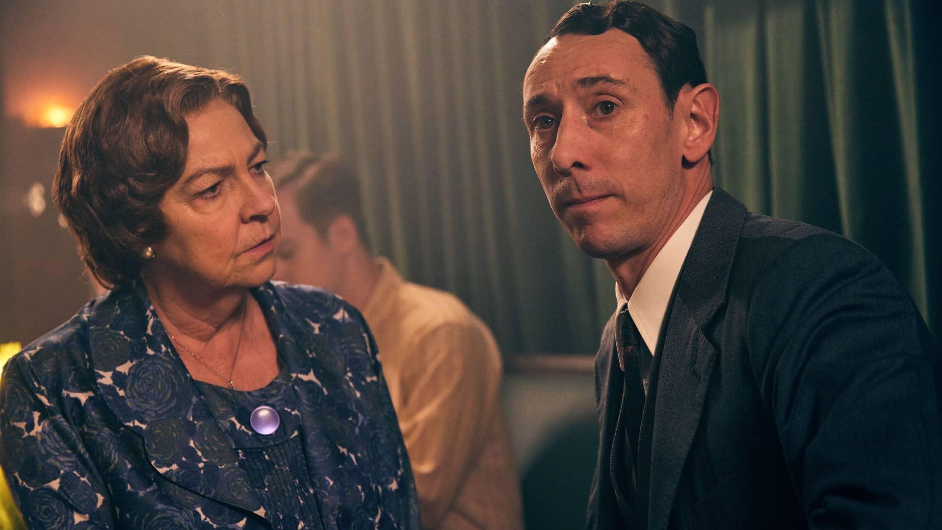 Alphy and Geordie investigate the murder of a rock band member.
