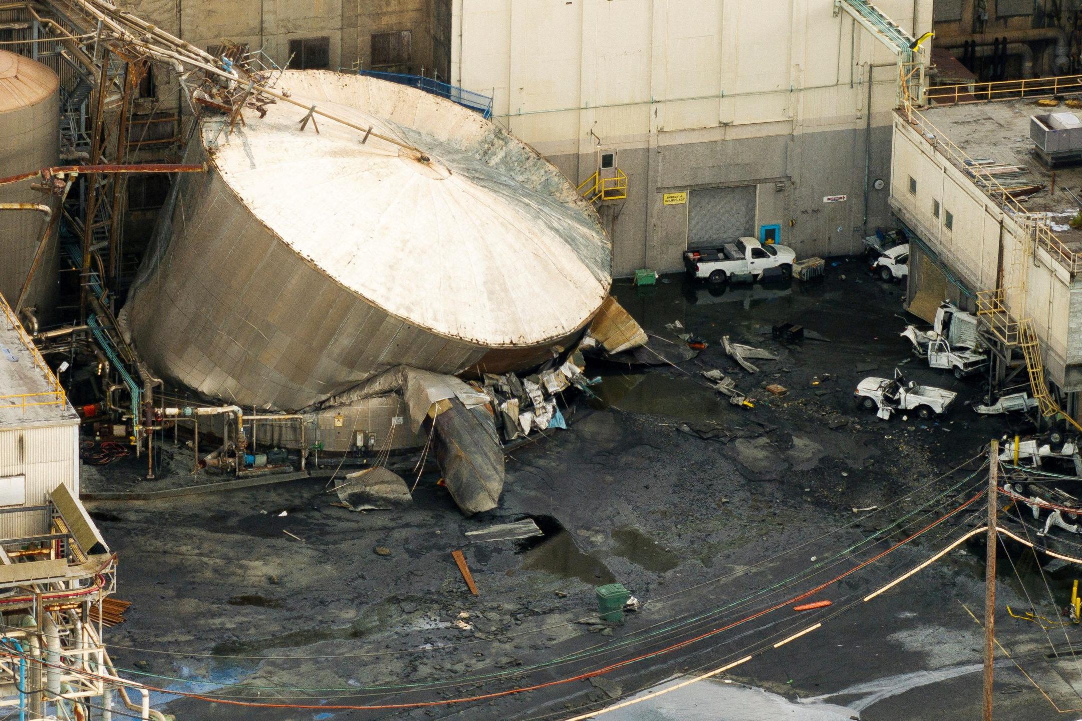 News Wrap: 11 presumed dead after Washington paper mill tank implosion