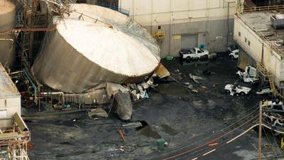 News Wrap: 11 presumed dead after Washington tank implosion