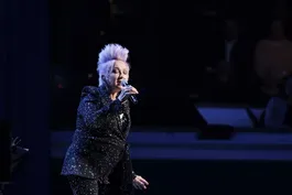 Cyndi Lauper Sings Blue