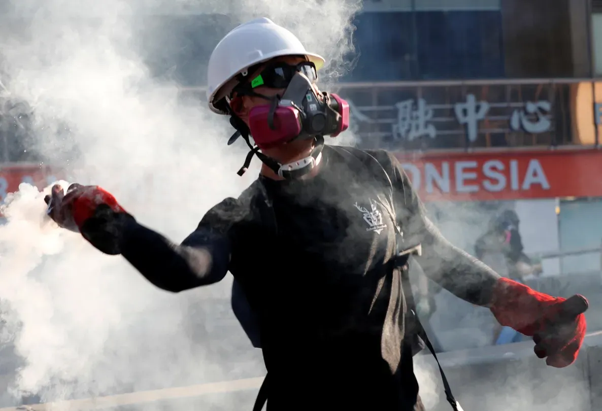 News Wrap: Police and protesters clash again in Hong Kong