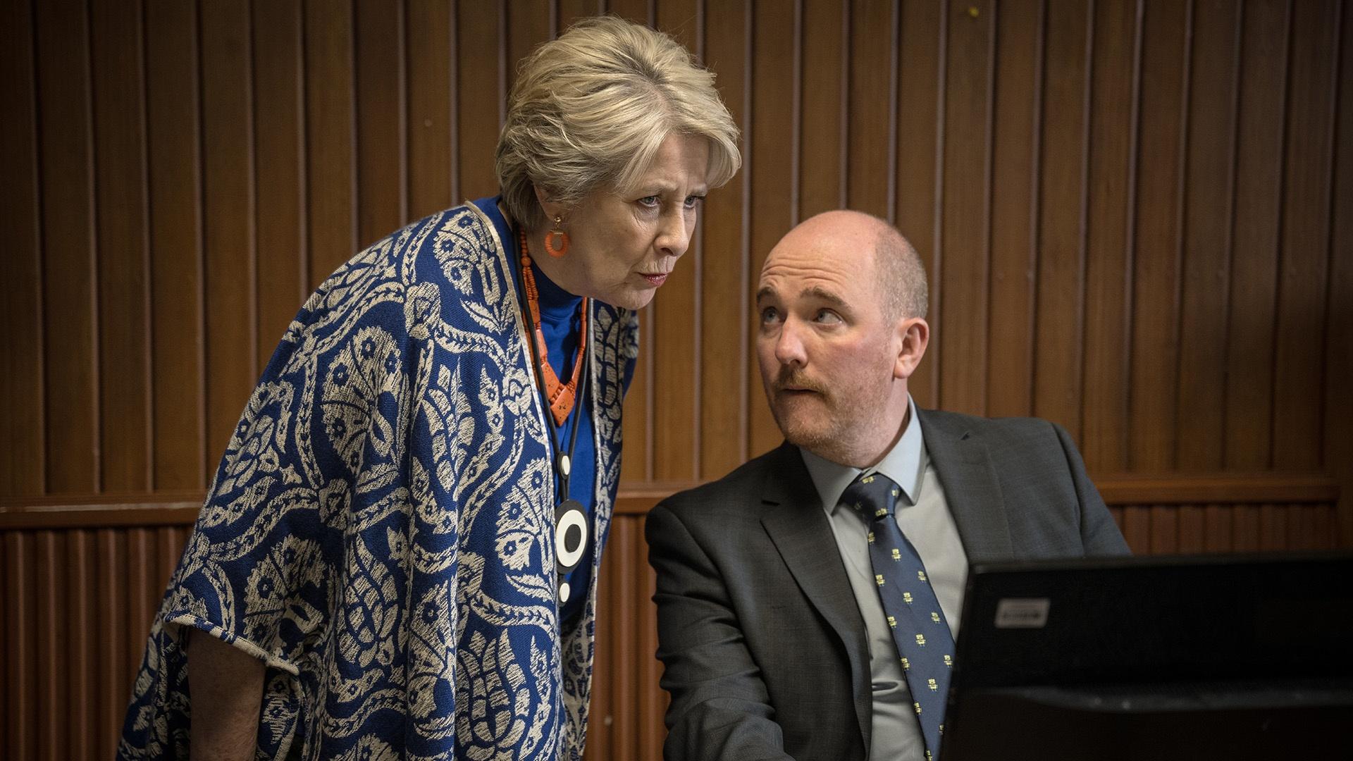 Bakerbury police call on the “Puzzle Lady” to help solve the murder of a young girl.