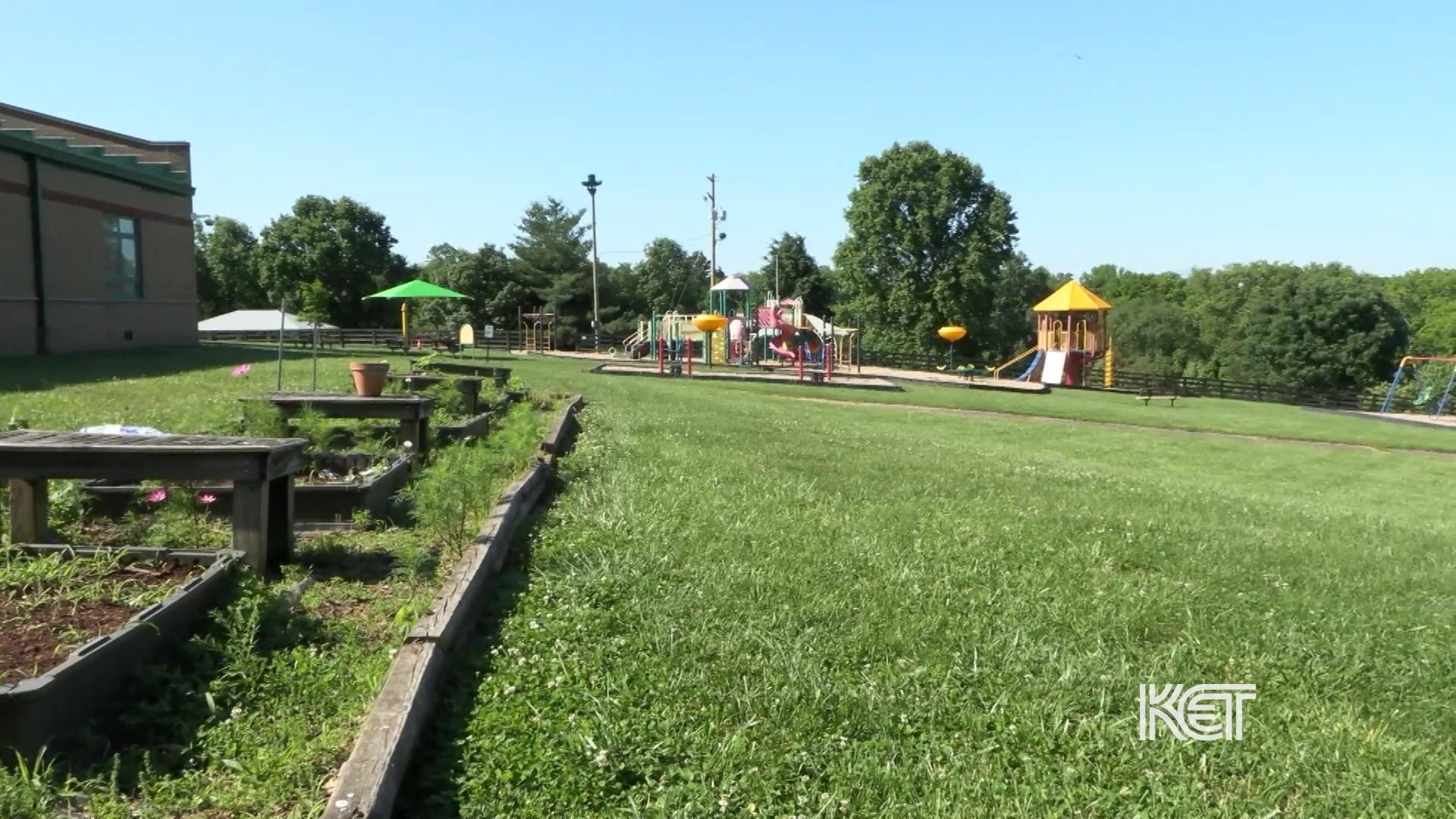 Teachers Learn How to Move Lessons From the Classroom to the Outdoors