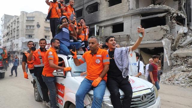 Gazans and Israelis celebrate ceasefire deal