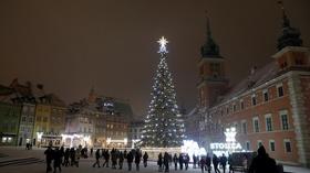 Video thumbnail: PBS NewsHour In times of tumult, Christmas celebrations focus on empathy