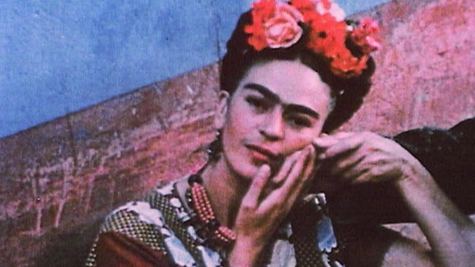 Frida Kahlo, holding hand