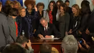 Murphy signs first executive order promoting equal pay