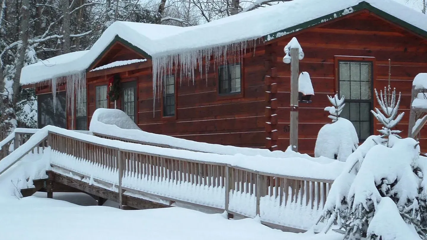 Kamika Lodge / White Pine Cabins