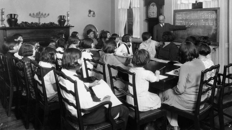 Settlement Houses image