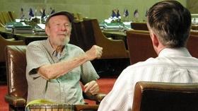 Video thumbnail: New York NOW Seeger Sings Out Against 'Hydrofracking'