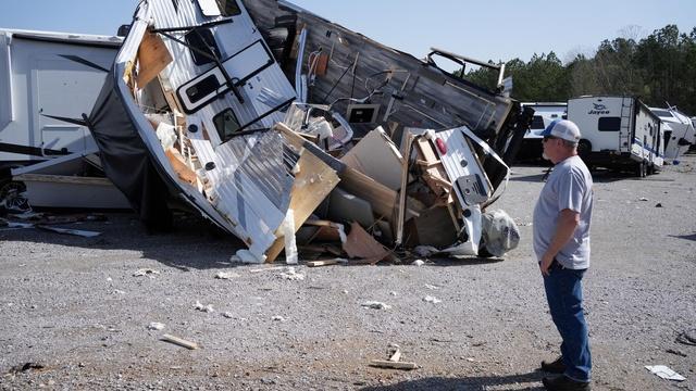 News Wrap: Deadly U.S. storms leave trail of destruction