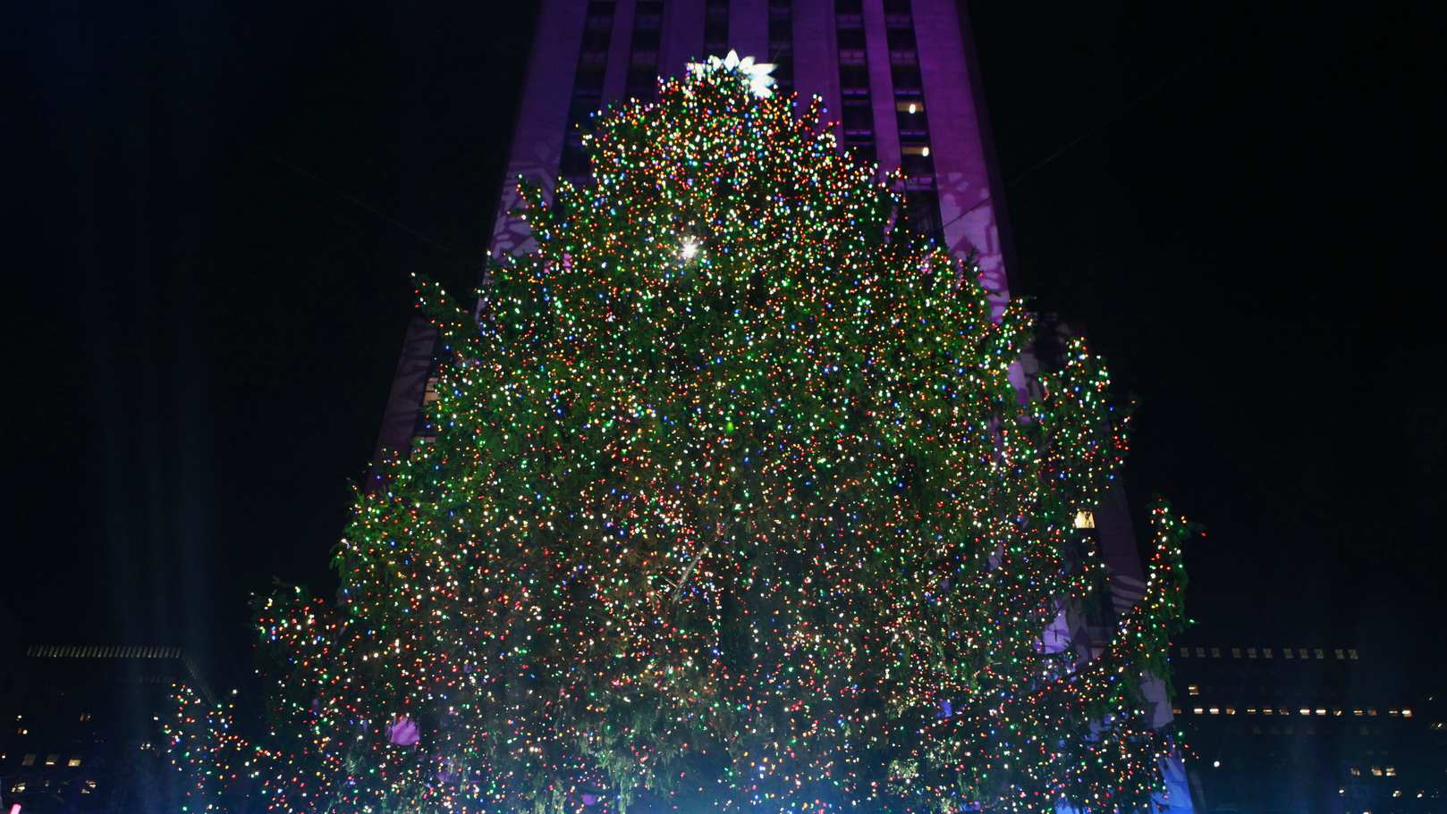 Rockin' around the Christmas tree: Rockefeller tree lit up in New York