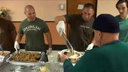 Volunteers Donate Time on Thanksgiving