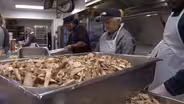 Muslim, Jewish Volunteers Serve Meals at Soup Kitchen