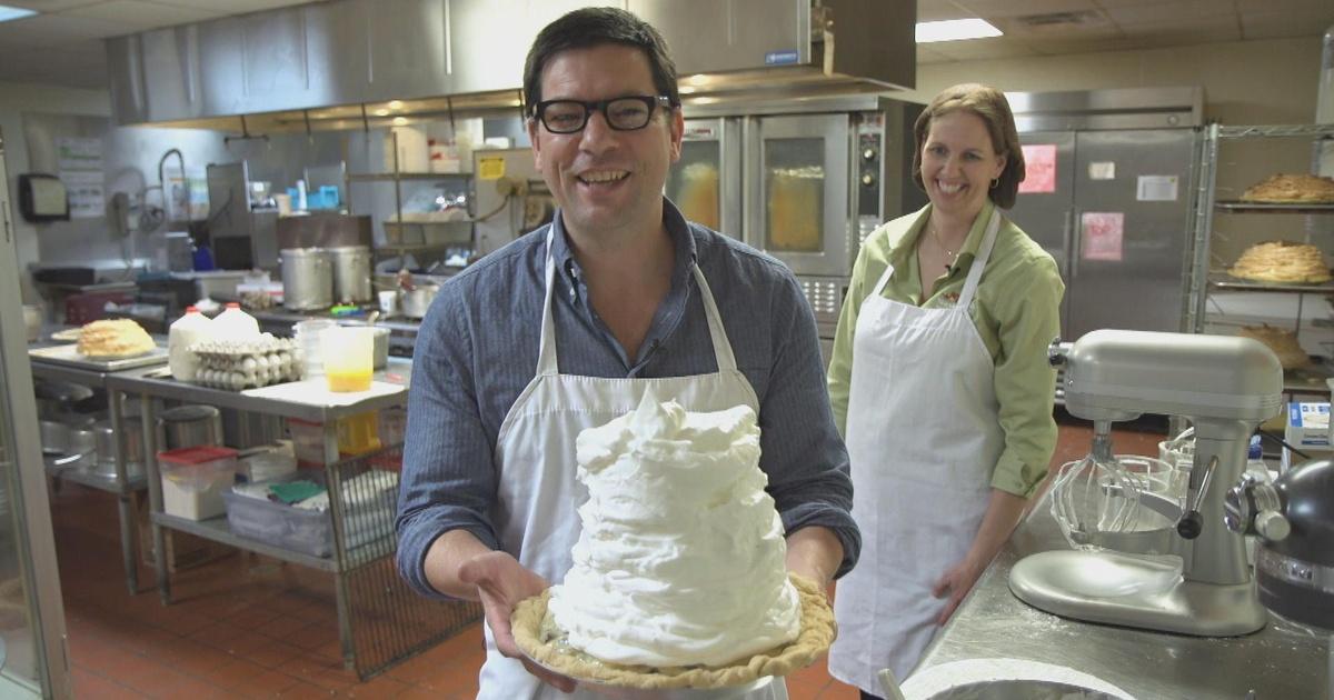 Wisconsin Foodie Norske Nook Mr. Dye's Pies Season 7 Episode