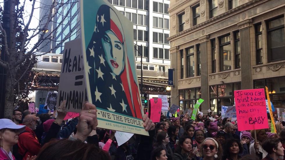 Web Extra: Thousands Flood Loop for Women’s March on Chicago image