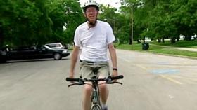 Video thumbnail: Jay's Chicago No-Handed Biker
