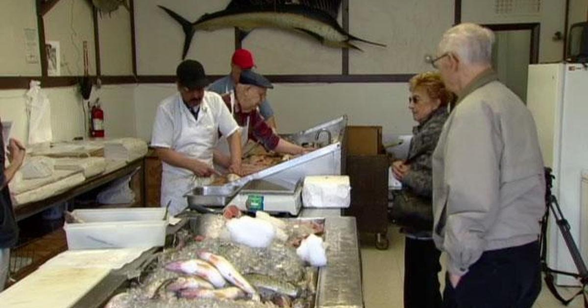 Robert's Fish Market Season 2012 Episode 06/26/2012 Chicago Tonight