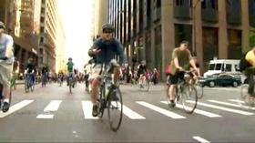 Video thumbnail: Chicago Tours with Geoffrey Baer Biking In Chicago