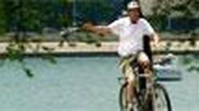 Video thumbnail: Chicago Tours with Geoffrey Baer Bike No-Handed
