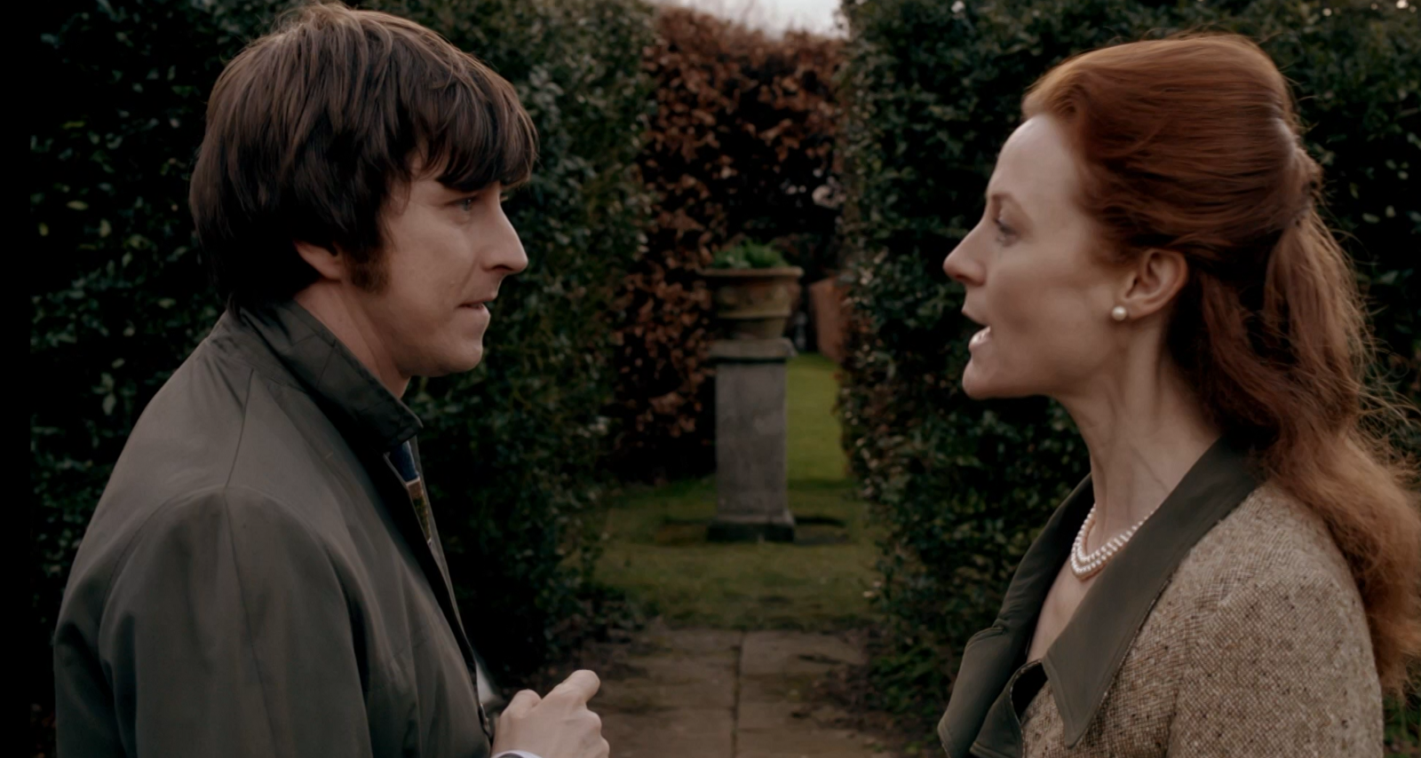 After a car turns up in a river, the detectives follow the trail to the home of local aristocrats.