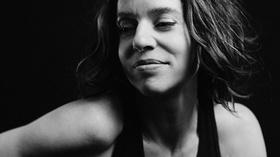 Video thumbnail: PBS NewsHour Ani DiFranco tears down walls with her new memoir