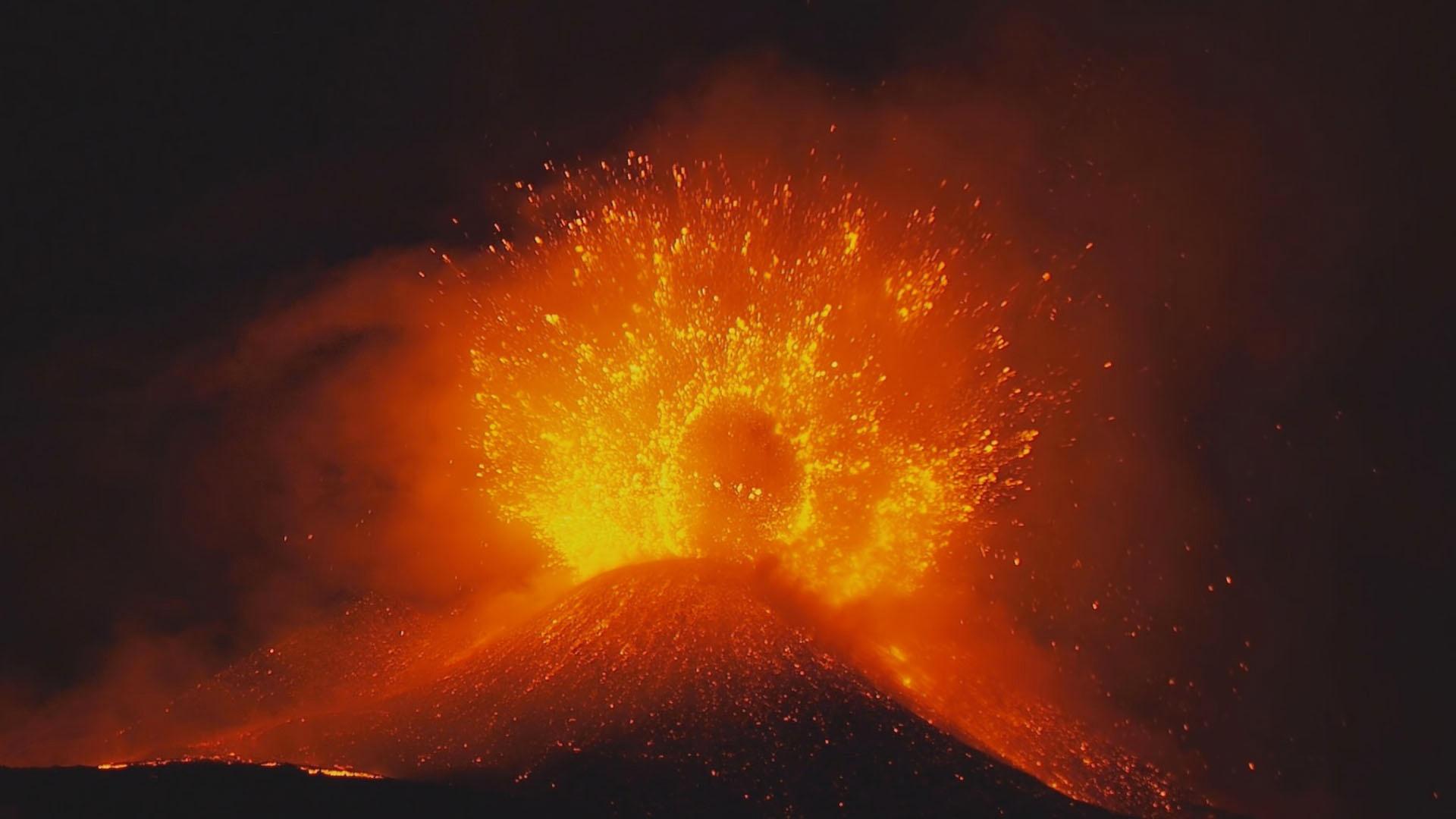 how do volcanoes destroy ecosystems