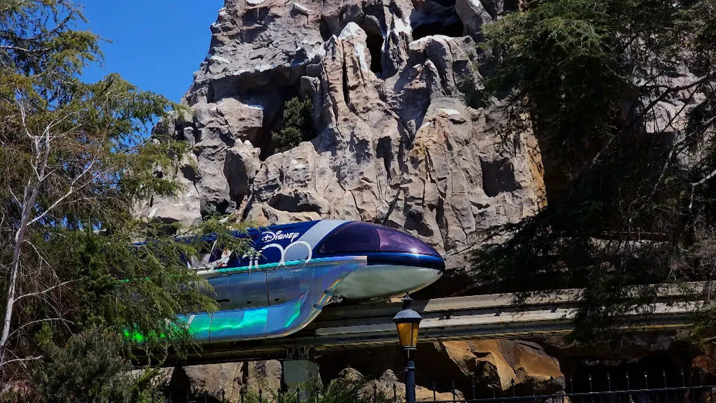 Bob Gurr: Living by Design