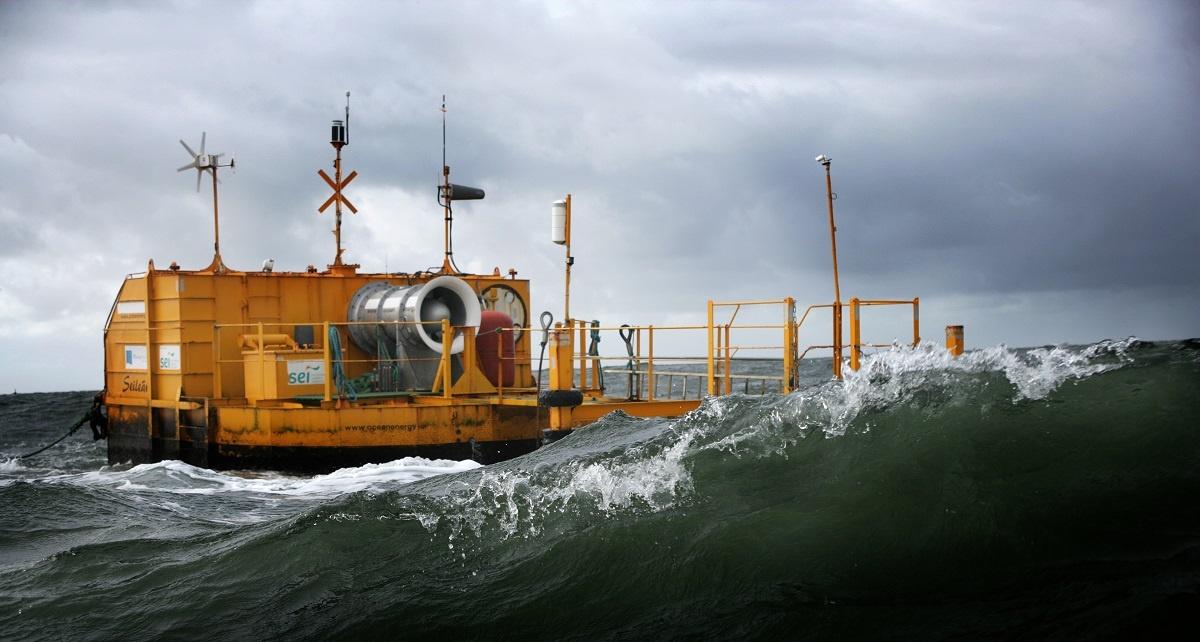 Scientists work to harness power from Hawaii's waves