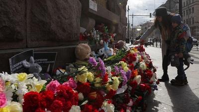 News Wrap: Russians mourn victims of Moscow terror attack