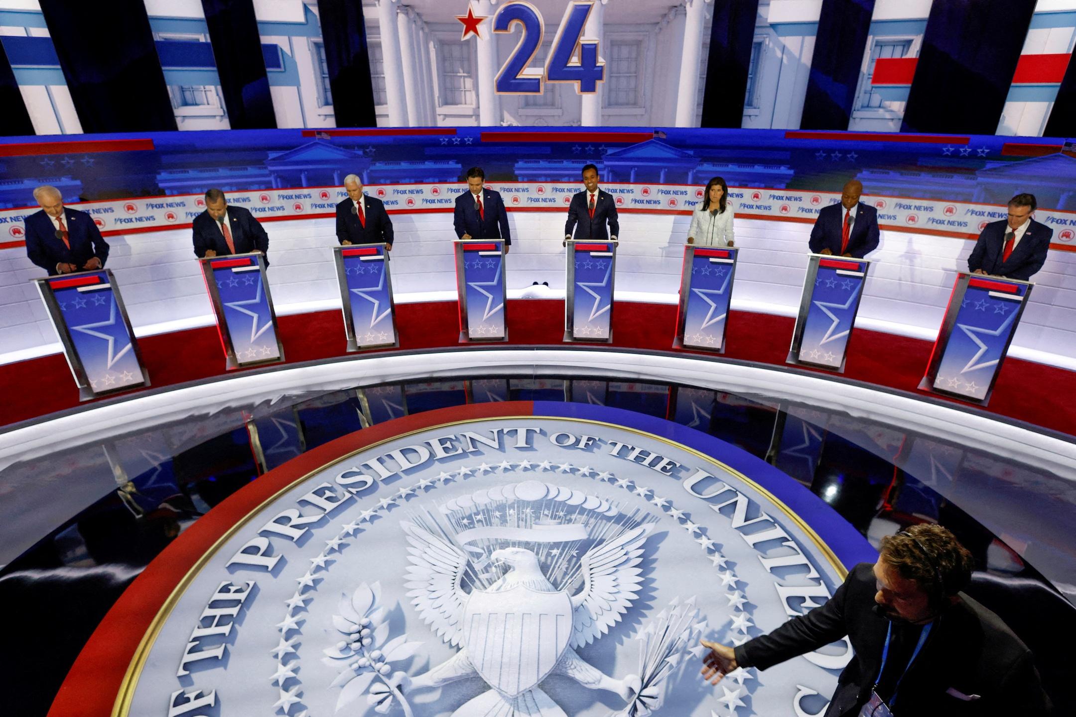 GOP hopefuls try to take spotlight from Trump at 2nd debate