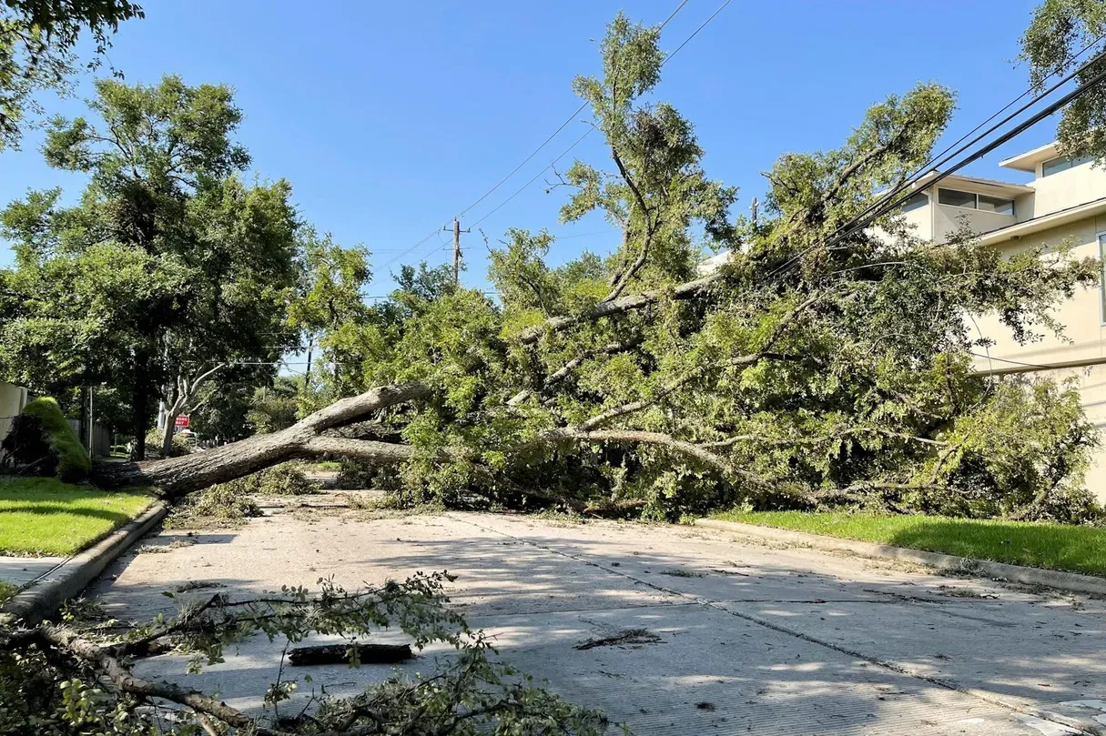 News Wrap: Power outages after storm leave many frustrated