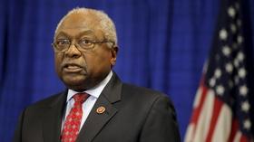 Video thumbnail: PBS NewsHour Clyburn sees hope for bipartisanship on border security