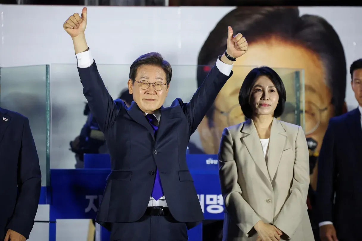 News Wrap: South Korean liberal wins presidential race