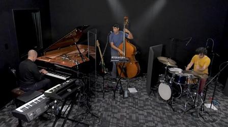 Video thumbnail: Live from Studio A La Lucha - Esperanza