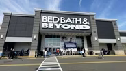Shoppers line up for deals as Bed Bath & Beyond closes