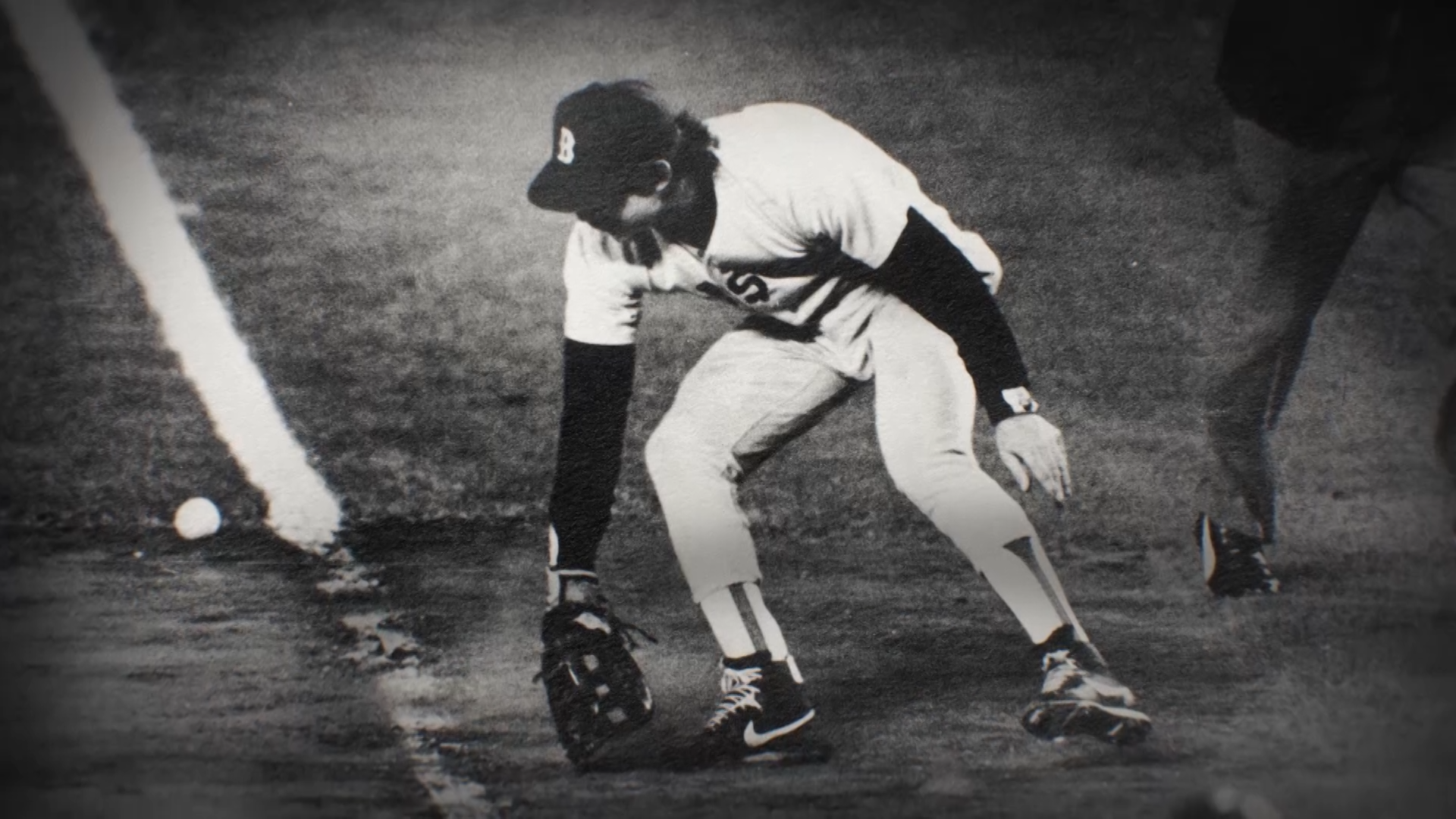 Bill Buckner makes emotional return to Fenway