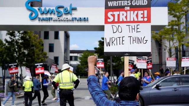 Actors' union threatens to strike alongside writers