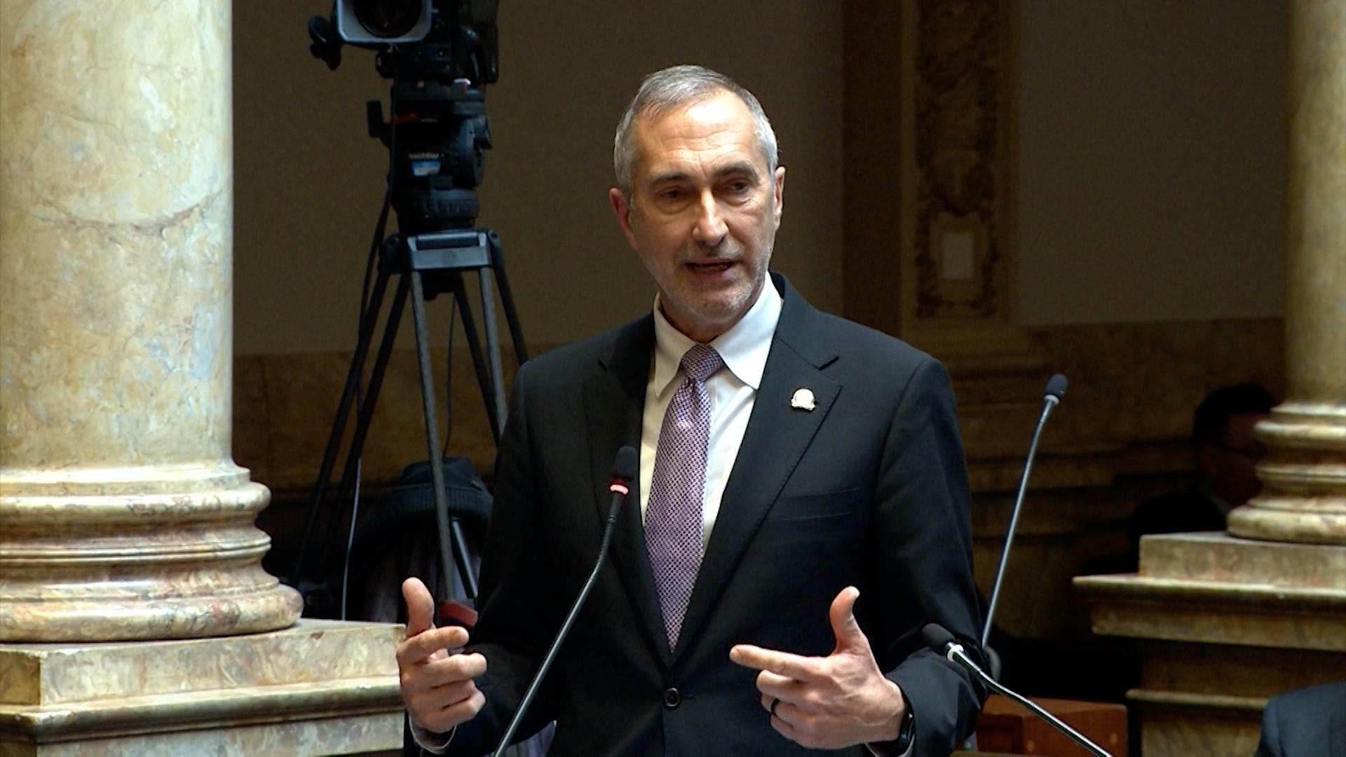 Bill Allows Schools to Adjust Calendar