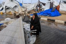 Gaza families dig through rubble for loved ones’ remains: asset-mezzanine-16x9