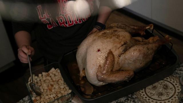 More American families rely on food banks amid high prices