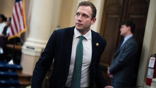Sen. Moreno calls on ex-son-in-law Rep. Miller to resign