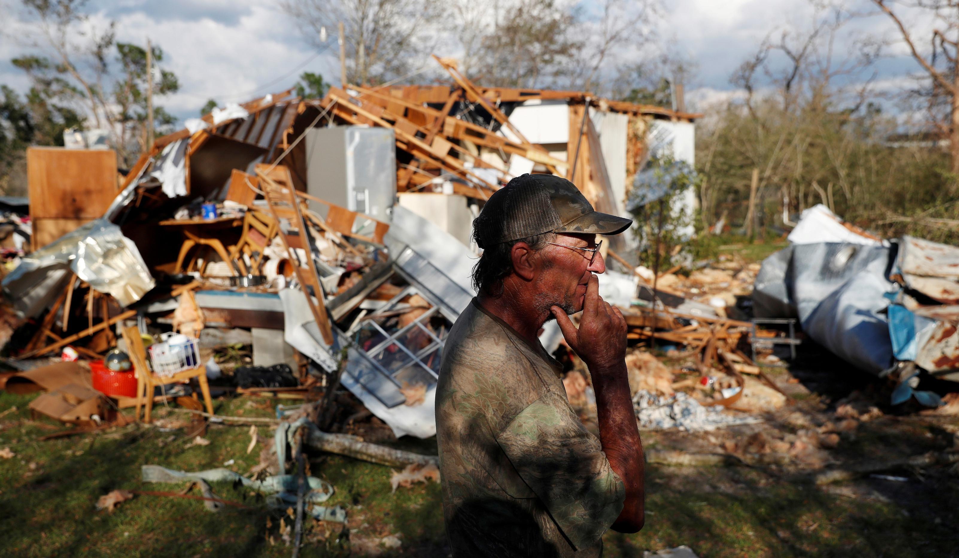 In stricken Panama City, relief effort battles dark, debris