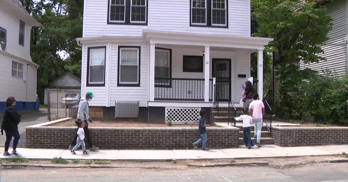 NJ Spotlight News Newark families win housing lottery, get keys to